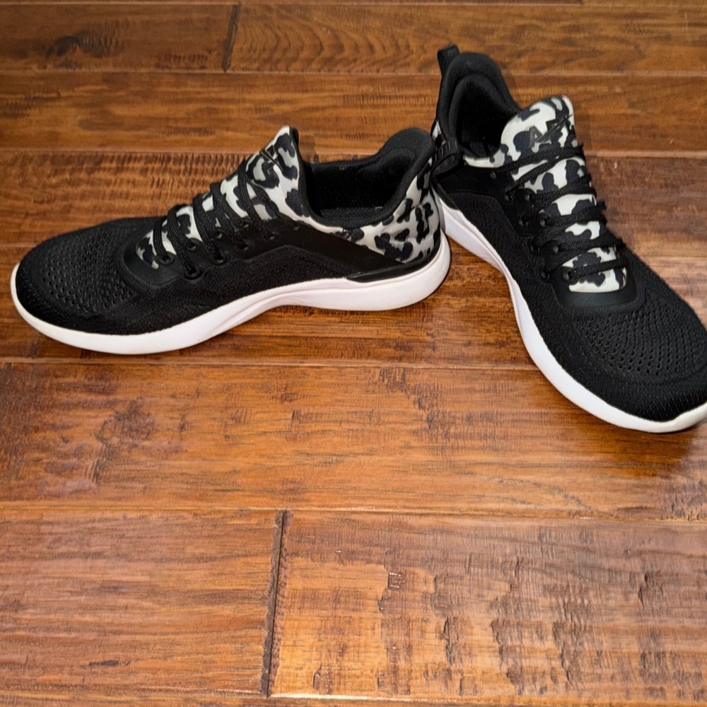 APL: Athletic Propulsion Labs Women's Techloom Tracer, White/Black/Leopard, 9.5